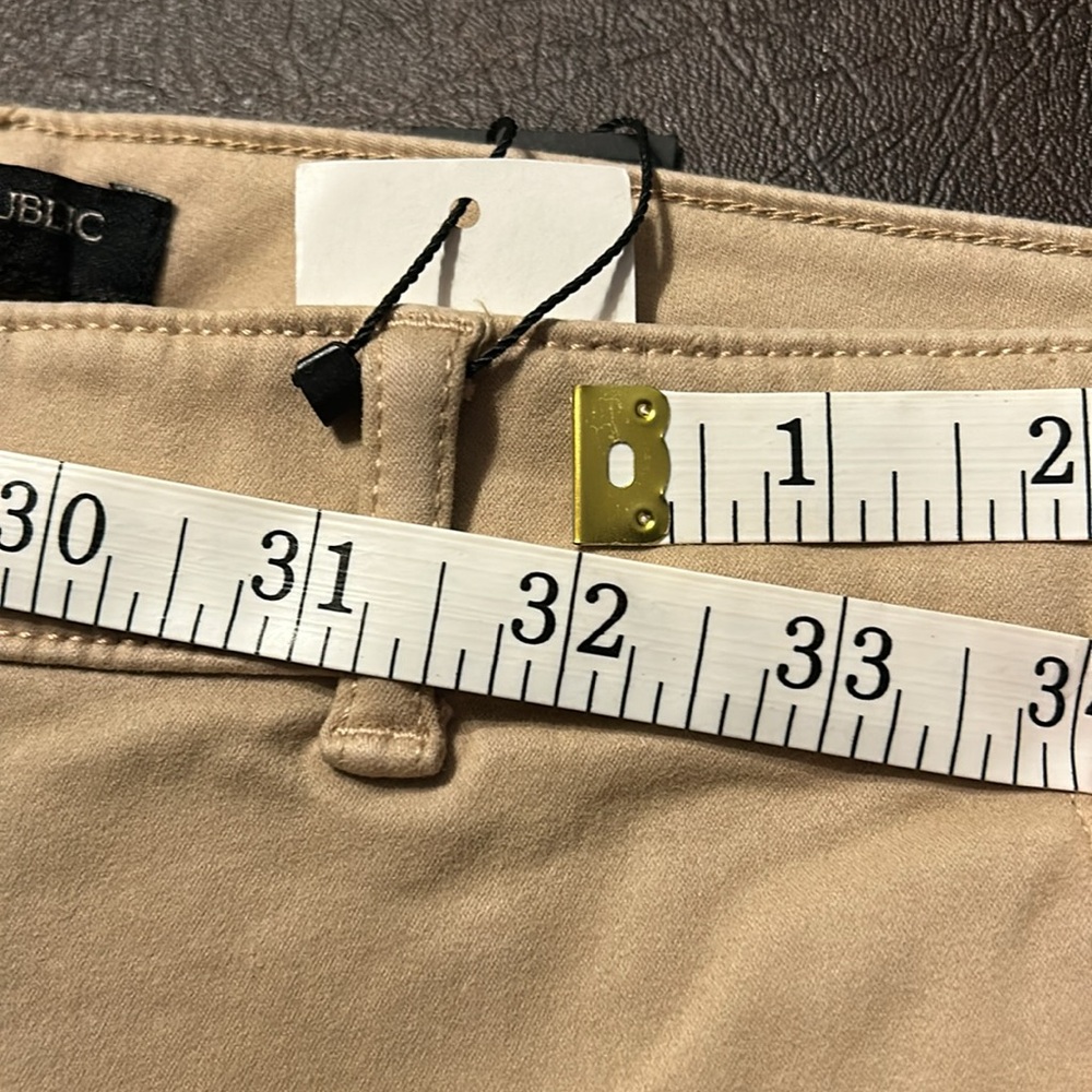 Women’s Banana Republic Tan 4-Short Side and Back Pockets Chino Stretch Pants - Picture 9 of 11